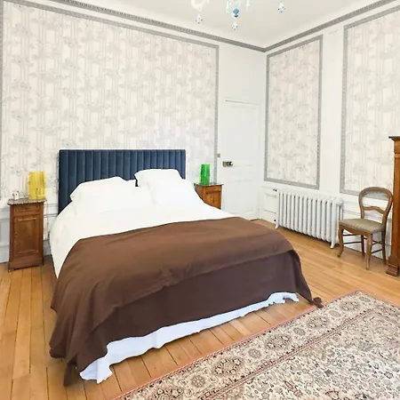 Guest house Les De L'opera